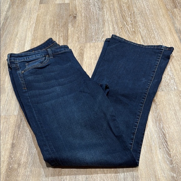 Kut from the Kloth Size 14 Blue Boot Cut Jeans with Classic Style - Picture 12 of 14